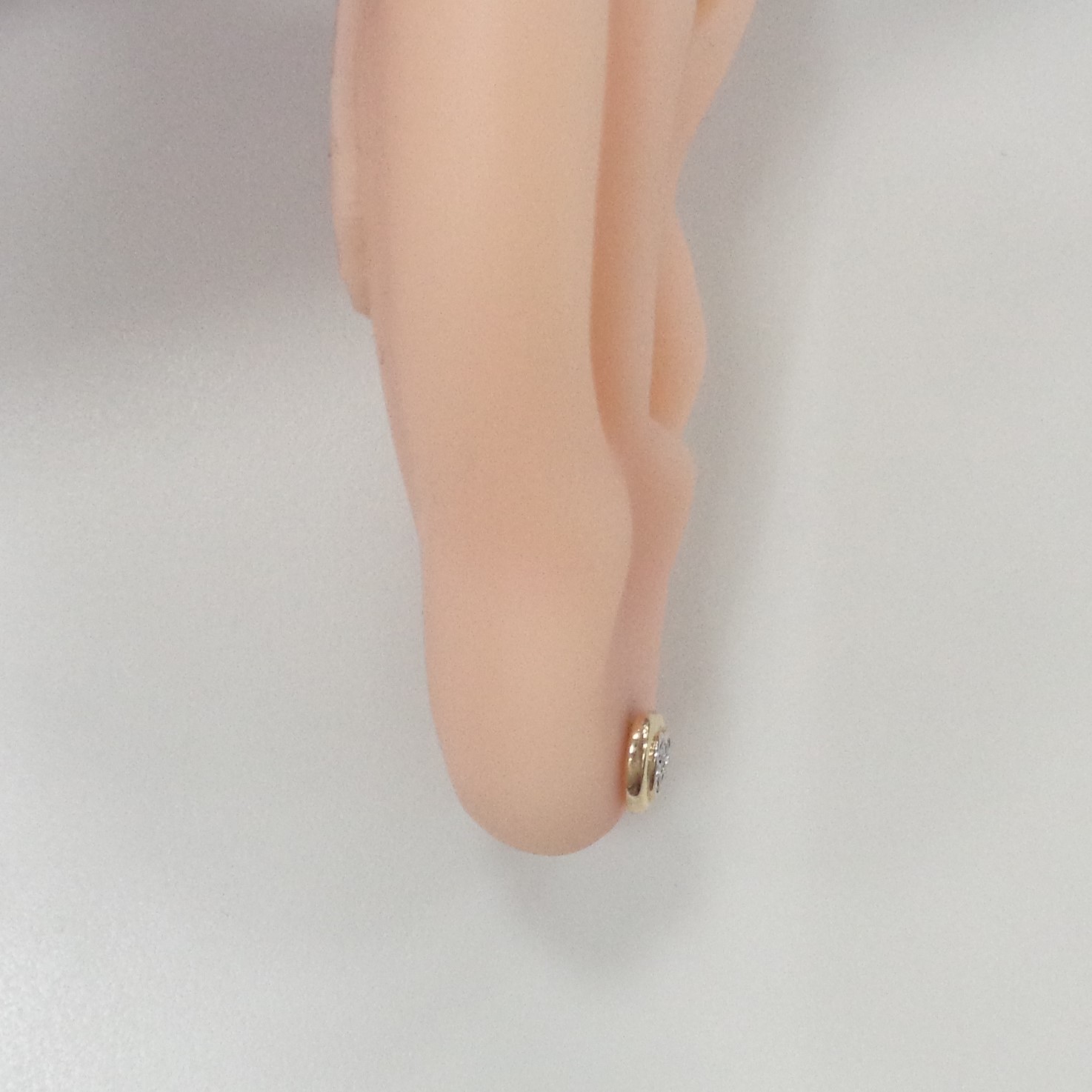 Золотые серьги-пусеты 585 пробы; родий; вставки 12 Бр.Кр-17 0,050 2/2А